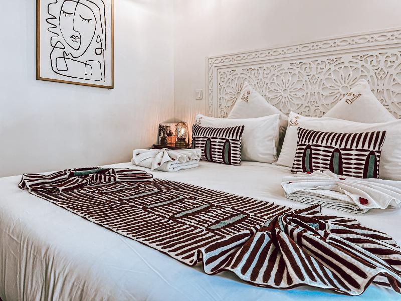 Riad Nelia Signature - Genel