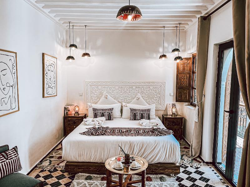 Riad Nelia Signature - Genel