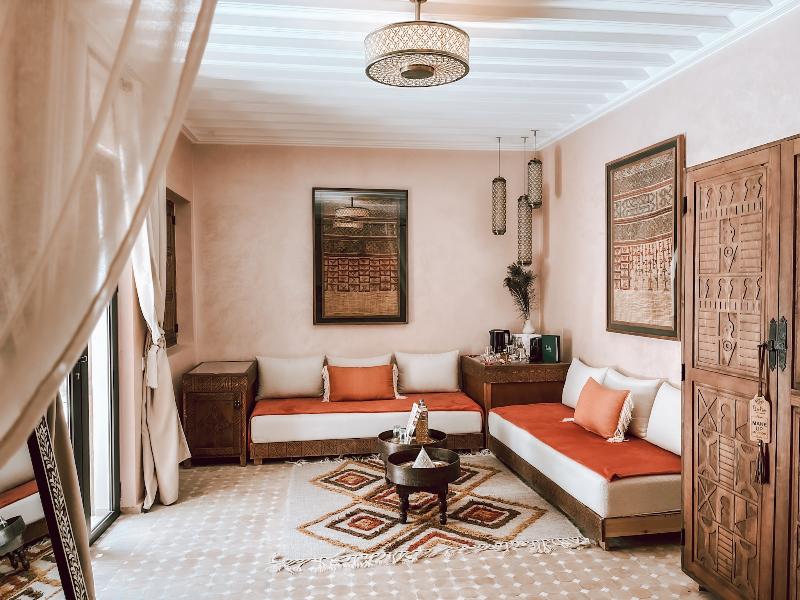 Riad Nelia Signature - Genel
