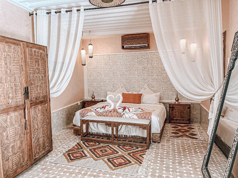 Riad Nelia Signature - Genel