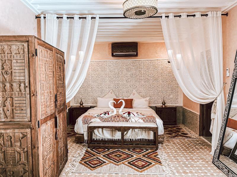 Riad Nelia Signature - Genel