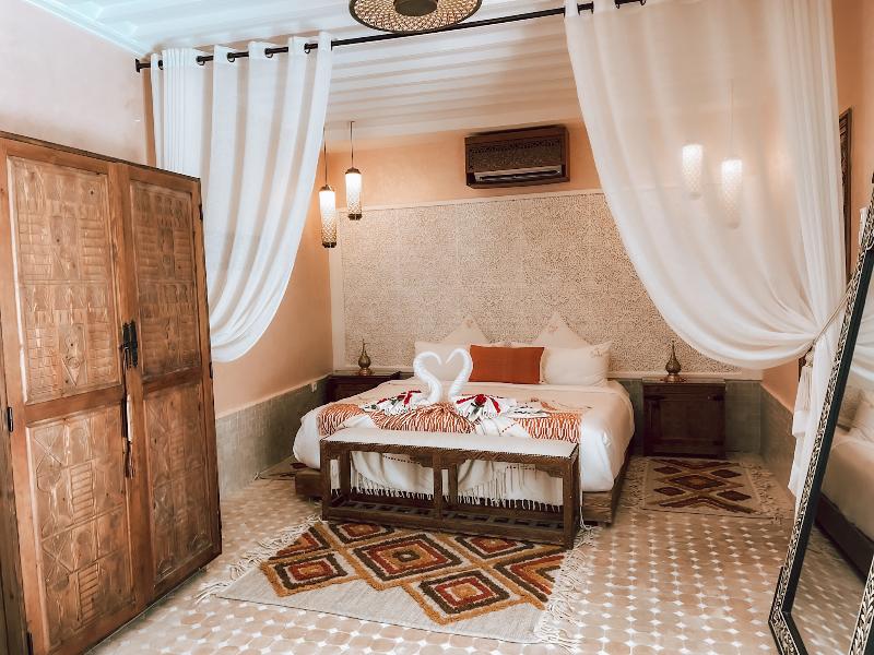 Riad Nelia Signature - Genel