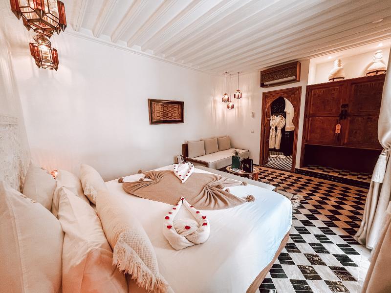 Riad Nelia Signature - Genel