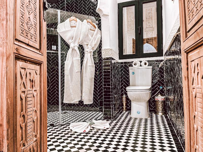 Riad Nelia Signature - Genel