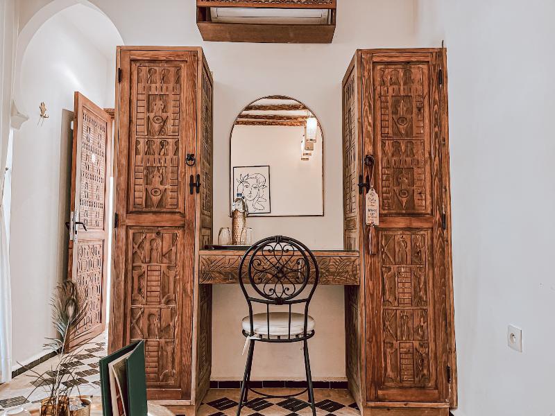 Riad Nelia Signature - Genel
