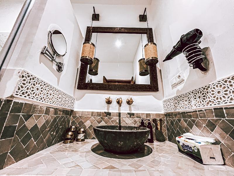 Riad Nelia Signature - Genel