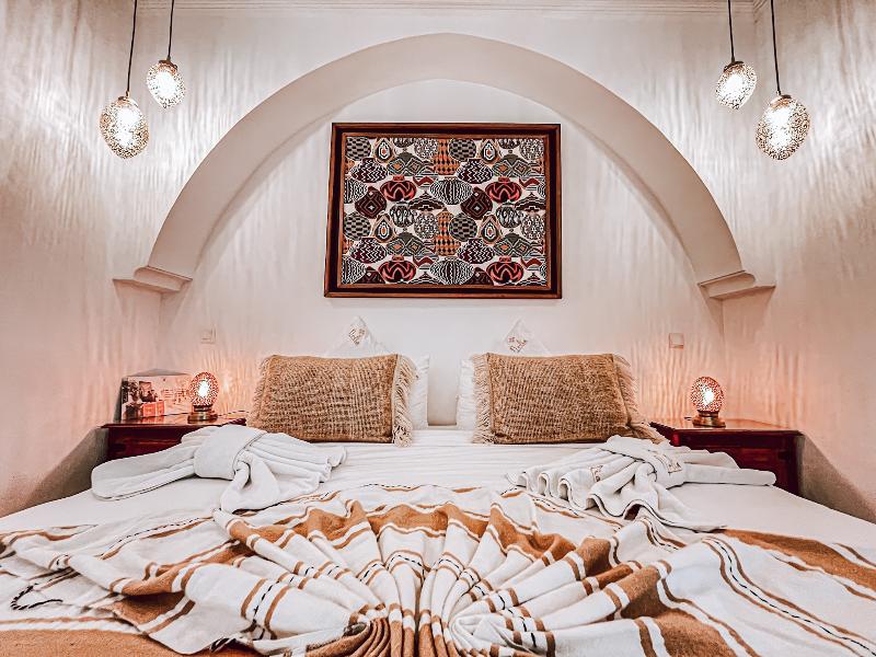 Riad Nelia Signature - Genel