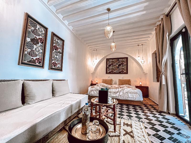 Riad Nelia Signature - Genel