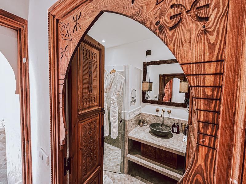 Riad Nelia Signature - Genel