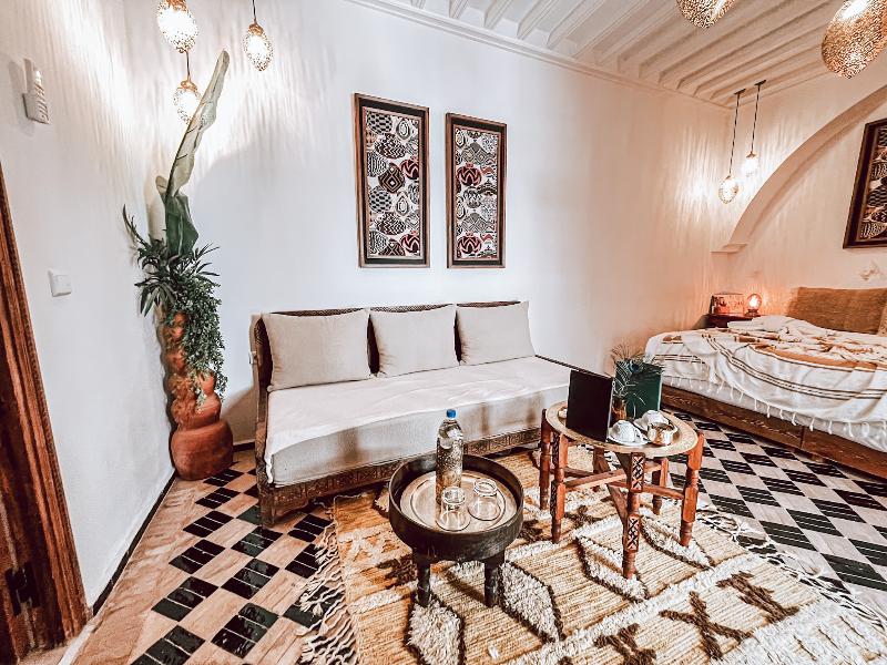 Riad Nelia Signature - Genel