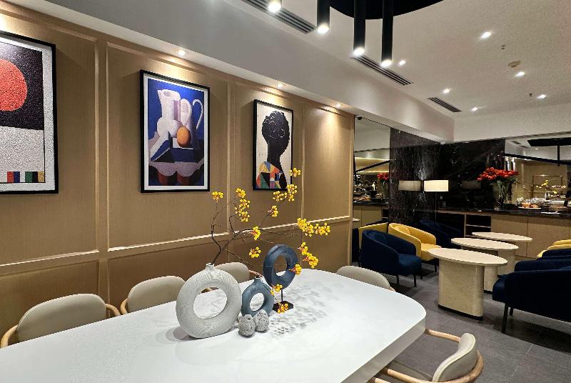 Ramada by Wyndham Bangkok Sukhumvit 11 - Lobi