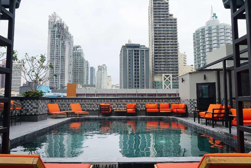 Ramada by Wyndham Bangkok Sukhumvit 11 - Havuz