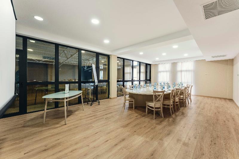 Villa Mosavali - Toplantı