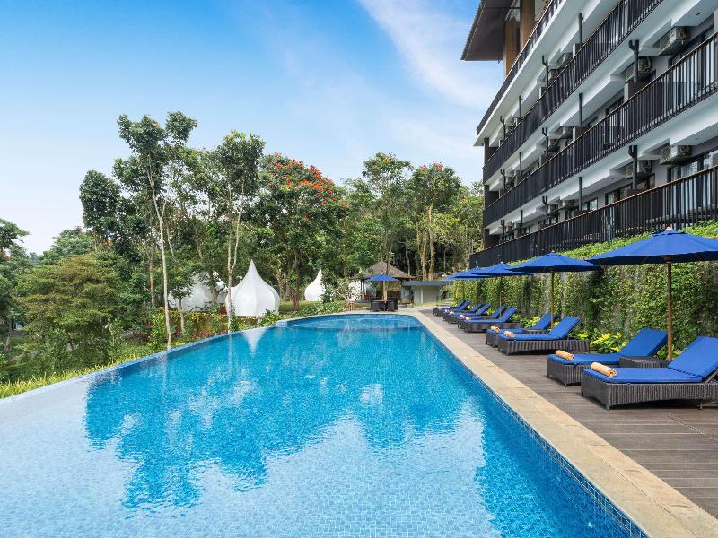 Mercure Cibadak Sukabumi Resort - Havuz