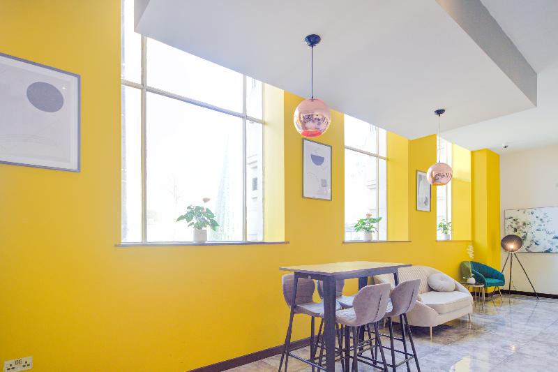 Belvilla Newport City Centre Hotel - Lifestyle - Lobi