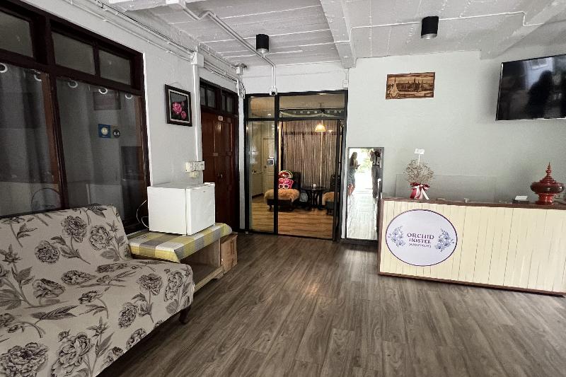 Orchid Hostel Near Bumrungrad hospital By Zuzu - Lobi