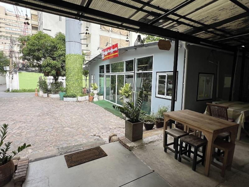 Orchid Hostel Near Bumrungrad hospital By Zuzu - Lobi