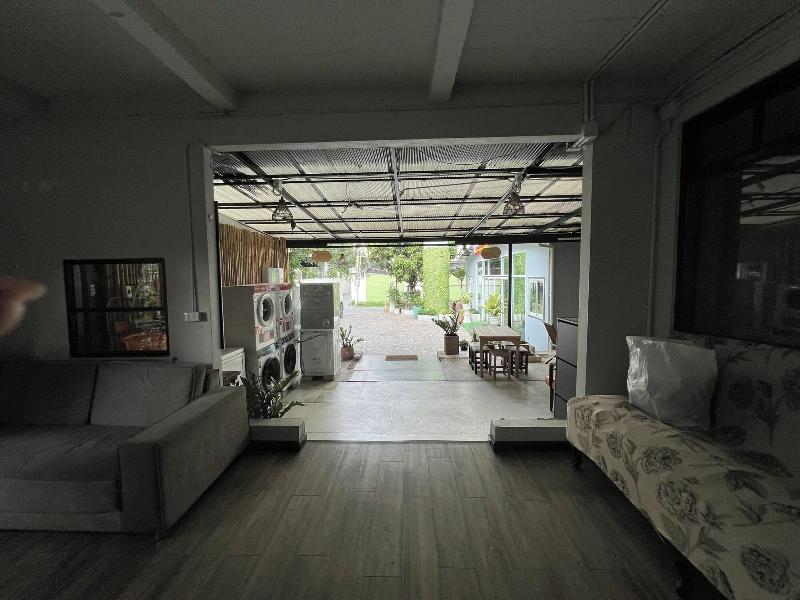 Orchid Hostel Near Bumrungrad hospital By Zuzu - Lobi