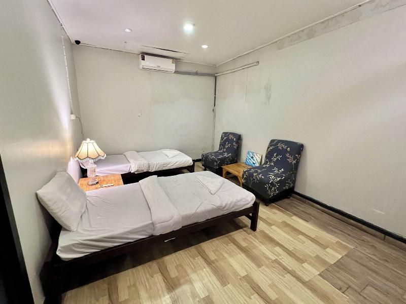 Orchid Hostel Near Bumrungrad hospital By Zuzu - Oda