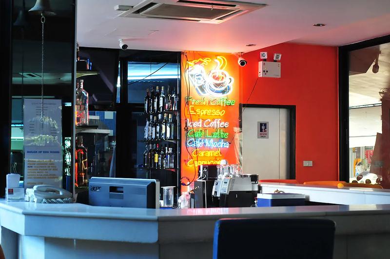 Koenig Hotel Pattaya By Zuzu - Bar