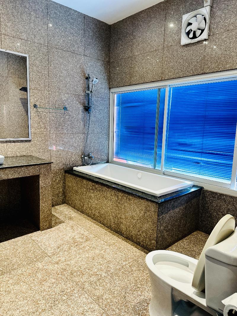 Koenig Hotel Pattaya By Zuzu - Oda