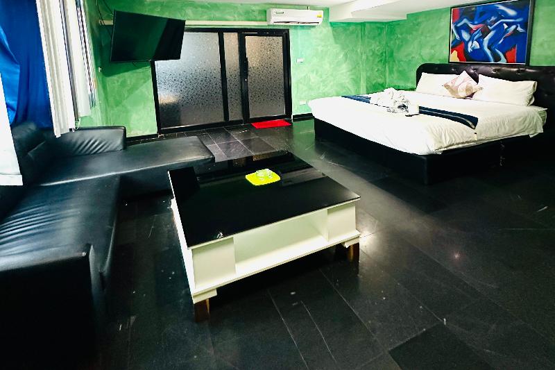 Koenig Hotel Pattaya By Zuzu - Oda