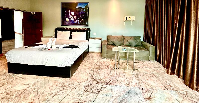 Koenig Hotel Pattaya By Zuzu - Oda