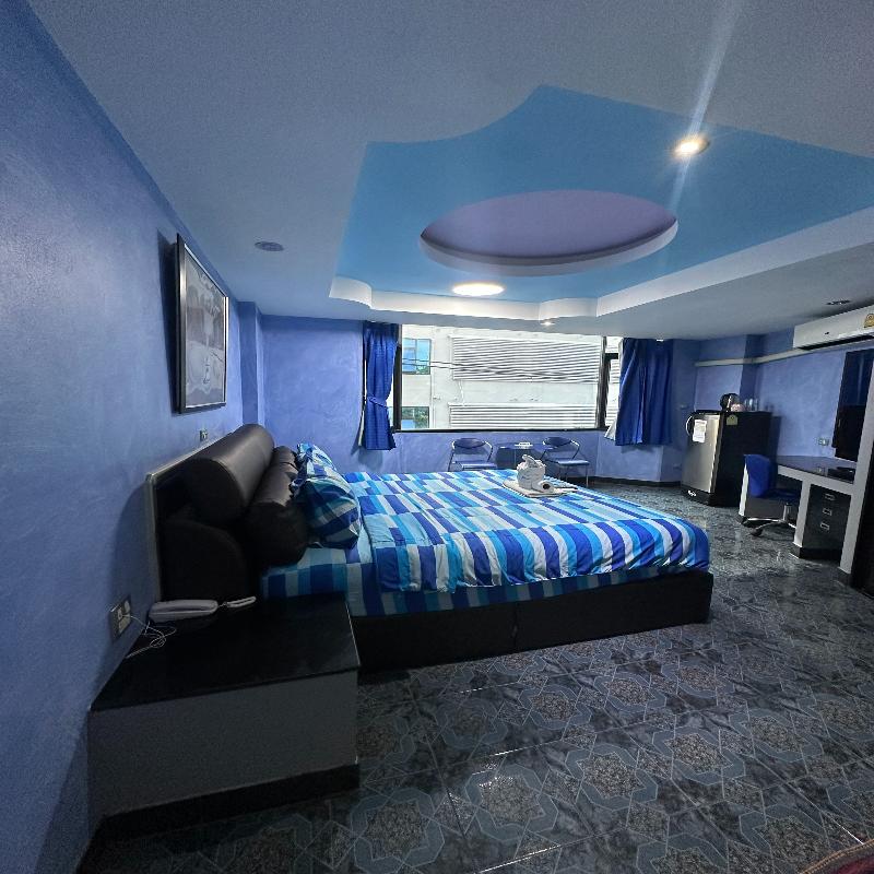 Koenig Hotel Pattaya By Zuzu - Oda