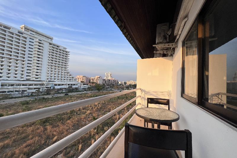 Emerald Hotel Chonburi - Oda