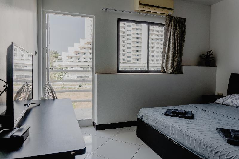 Emerald Hotel Chonburi - Oda