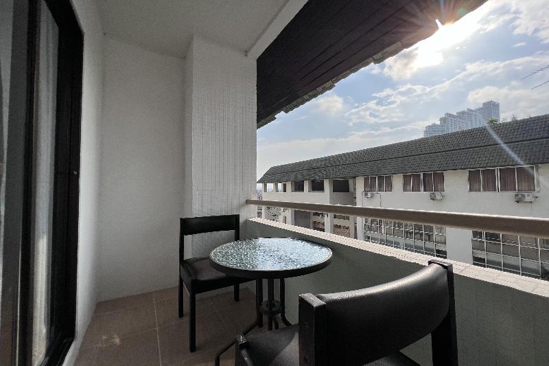 Emerald Hotel Chonburi - Oda