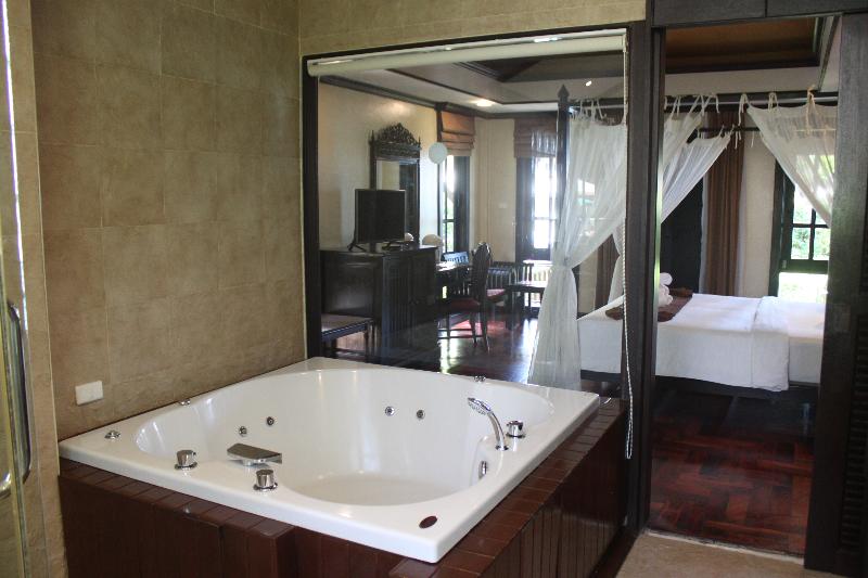 Khao Lak Palm Beach Resort - Oda
