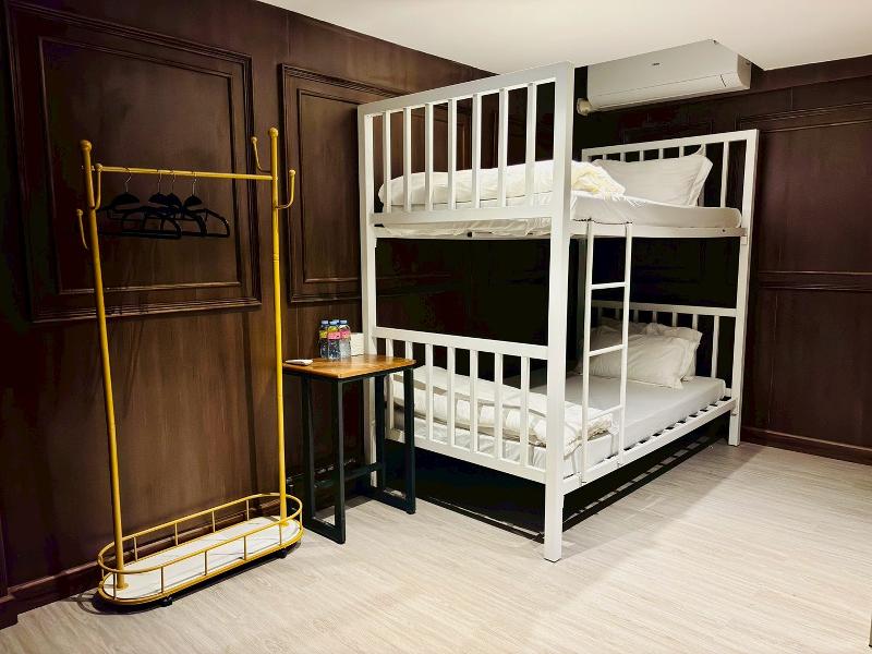 Sukhum Rajamangala-phatthanakan Rooms By Zuzu - Oda