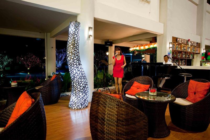 The Cha-Am Methavalai Hotel - Bar