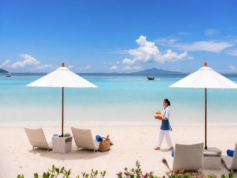 Outrigger Phi Phi Island Resort - Plaj