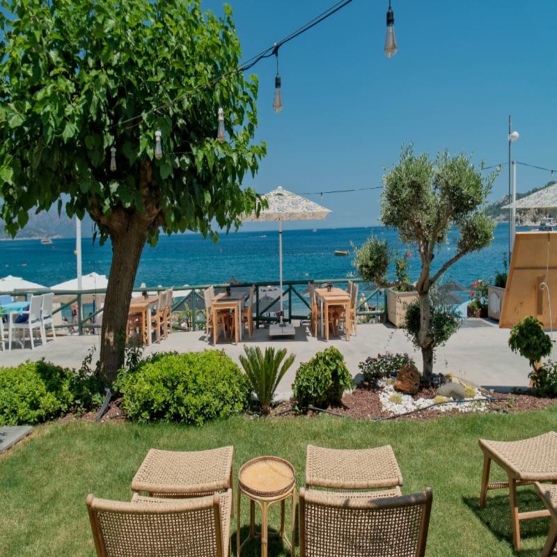 Diplomat Hotel - Lobi