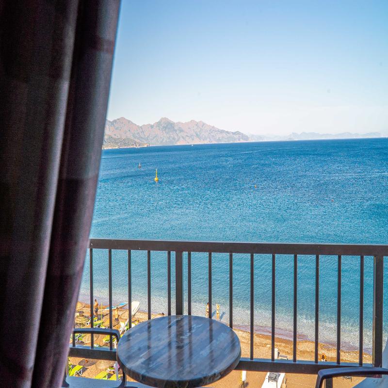 Diplomat Hotel - Teras