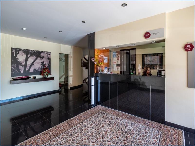 Hotel Colmeia - Lobi