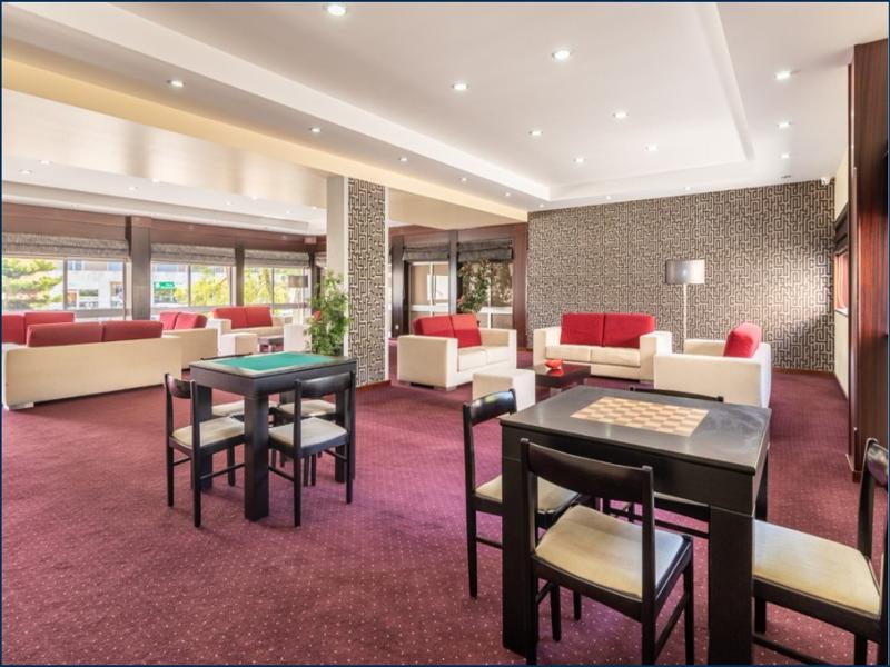 Hotel Colmeia - Lobi
