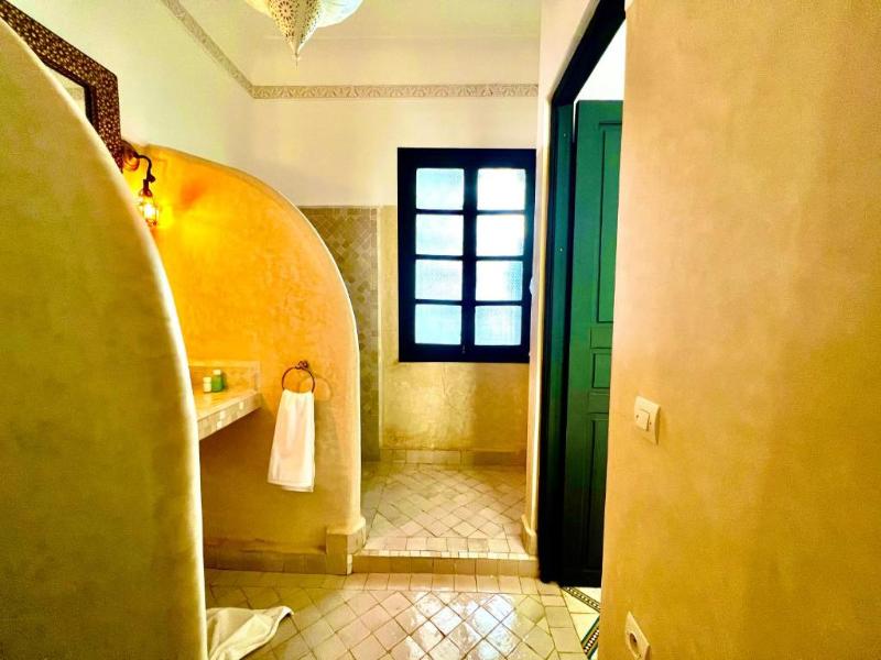 Riad Fama - Oda