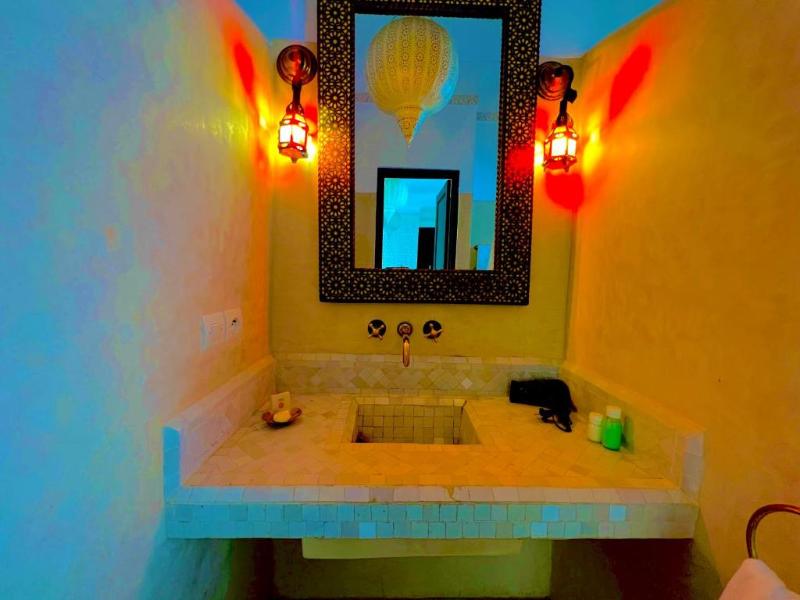 Riad Fama - Oda