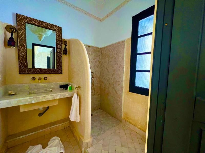 Riad Fama - Oda