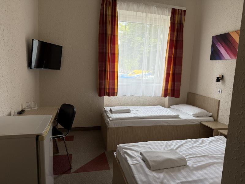 Free Parking,free Breakfast, 15 Min To City Center - Oda