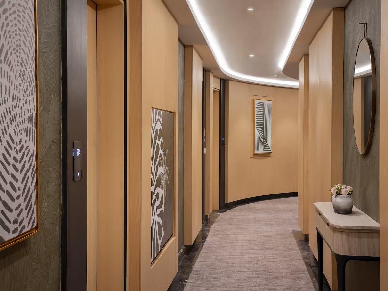 Diyar Ajwa, Tapestry Collection by Hilton - Lobi