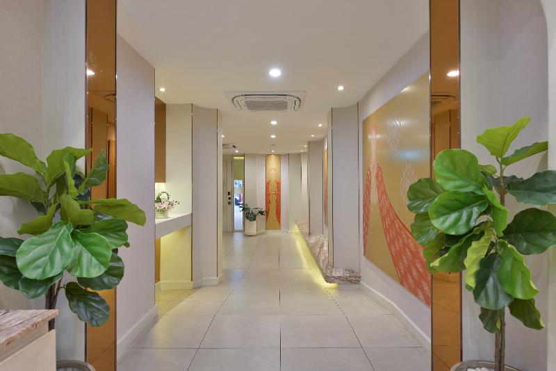 Centre Point Plus Hotel Pratunam - Lobi