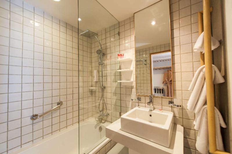 Ramada by Wyndham Phuket Southsea - Oda