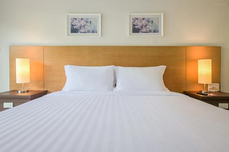 Ramada by Wyndham Phuket Southsea - Oda