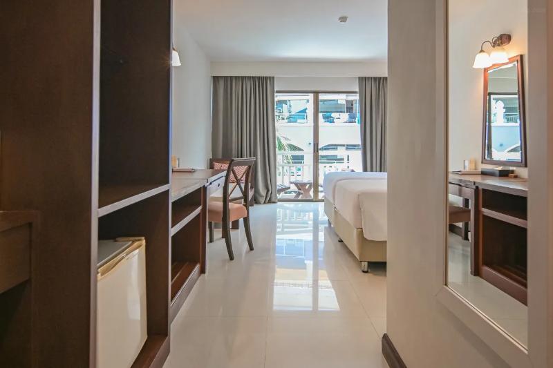 Ramada by Wyndham Phuket Southsea - Oda