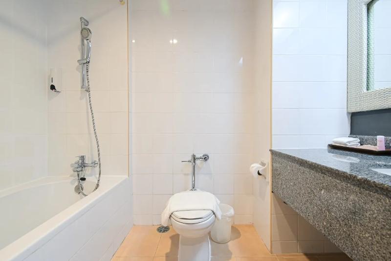 Ramada by Wyndham Phuket Southsea - Oda