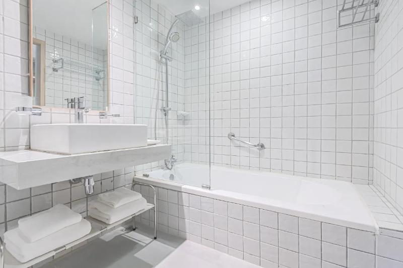 Ramada by Wyndham Phuket Southsea - Oda